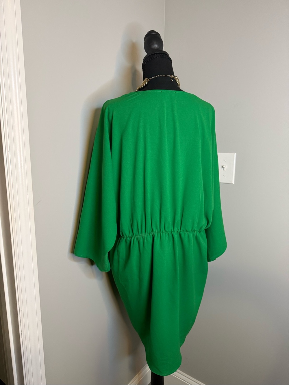 Boohoo Plus Vibrant Green Twist-Front Midi Dress - Picture 4 of 4